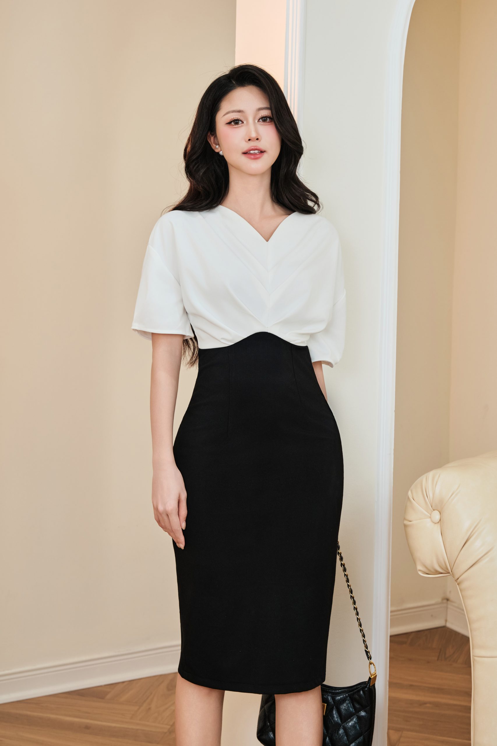 Đầm Body Đen Phối Trắng Cổ V GEMMI Fashion, DK8672