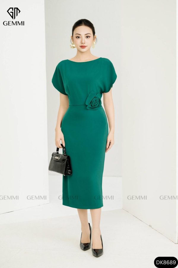 Đầm body cổ thuyền phối hoa eo GEMMI Fashion, DK8689