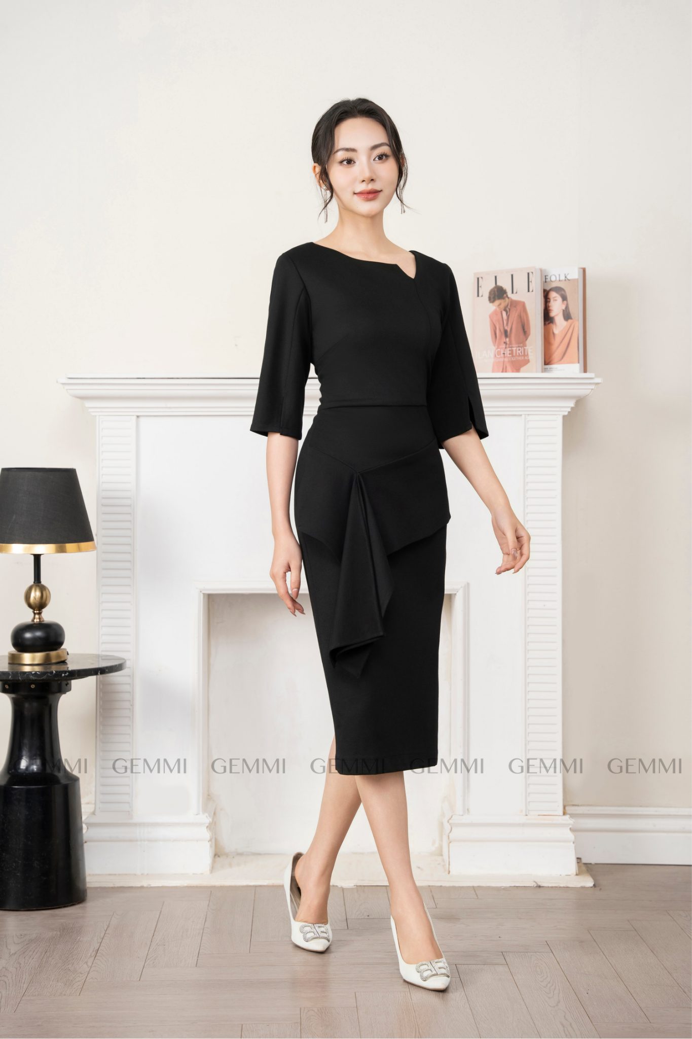 Đầm đen tay lỡ eo vạt lệch GEMMI, DK8733