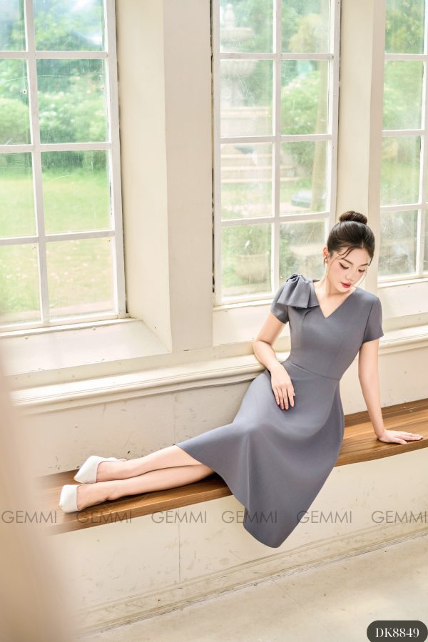 Đầm công sở, dự tiệc dáng xòe cổ V nơ vai GEMMI, DK8849 - Ảnh 4