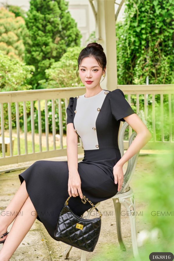 Đầm công sở midi đen phối trắng kèm charm GEMMI, DK8816 - Ảnh 4