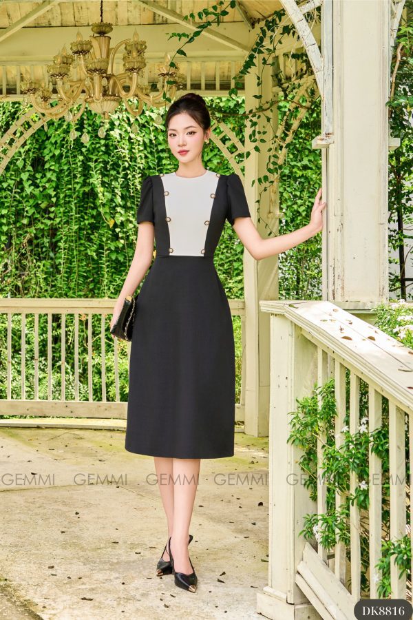 Đầm công sở midi đen phối trắng kèm charm GEMMI, DK8816 - Ảnh 3