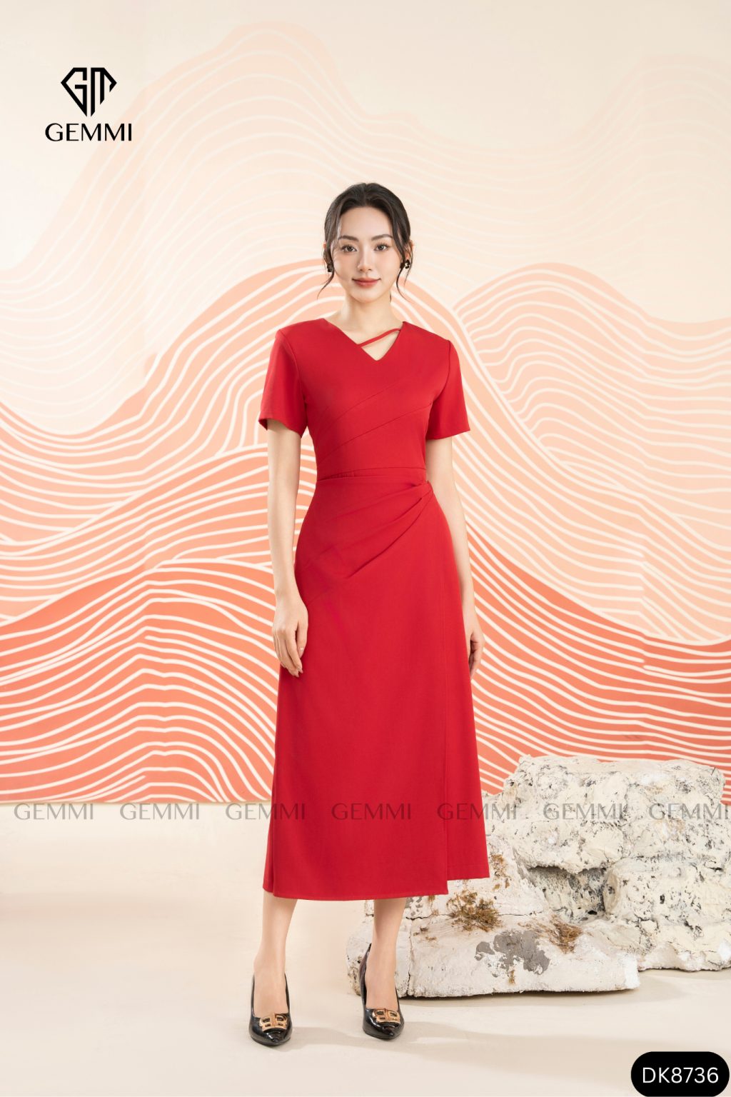 Đầm công sở nữ 2 màu đỏ đen eo xếp ly lệch GEMMI, DK8736