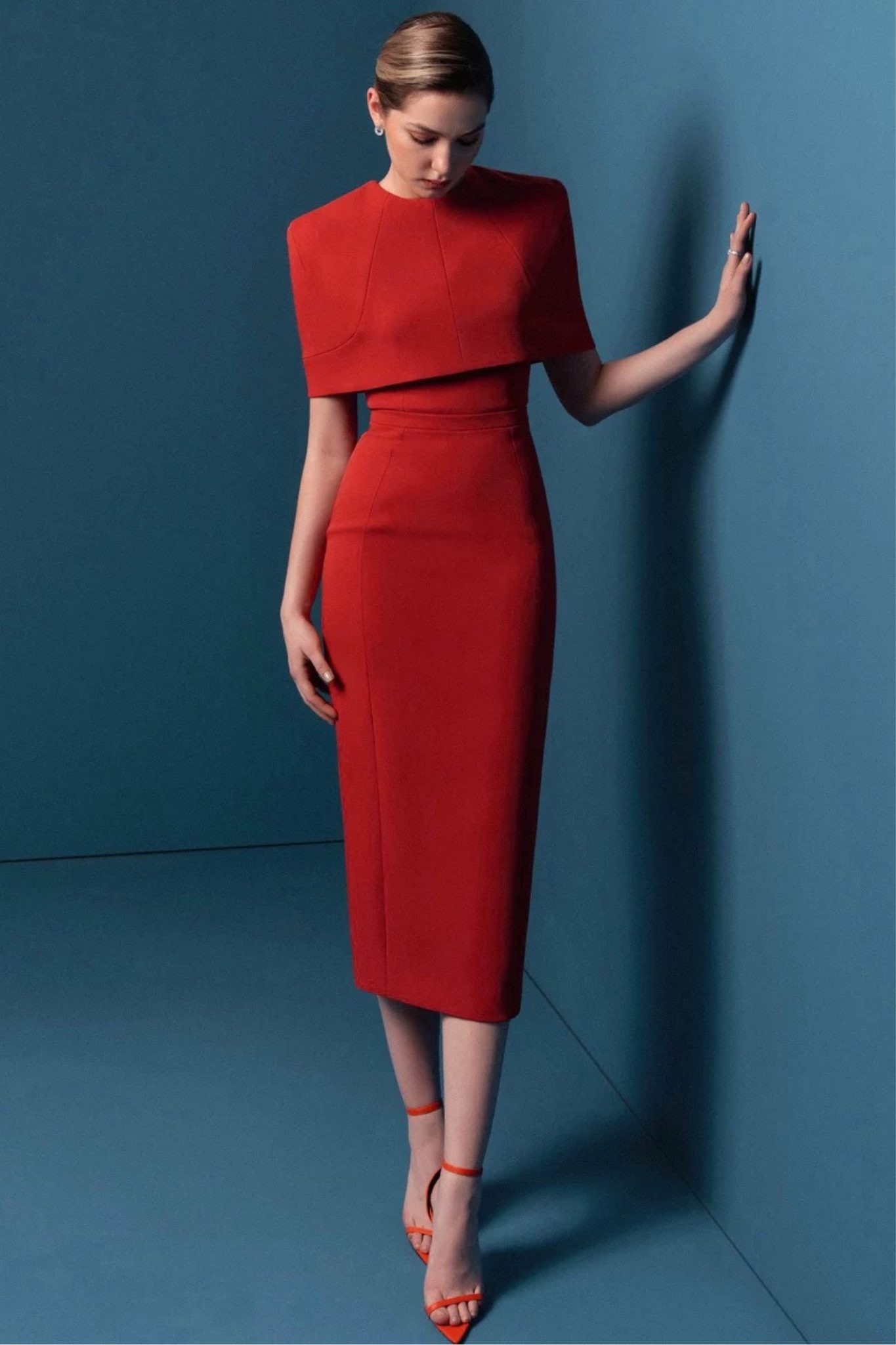 Đầm nữ ôm body dáng dài phối cổ choàng GEMMI, DK8895