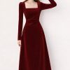 Đầm Nhung Dự Tiệc Cổ Vuông Dáng Midi Tay Dài Sang Trọng GEMMI, DK8898