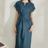 Đầm Veloura Midi Tôn Dáng - DK9131