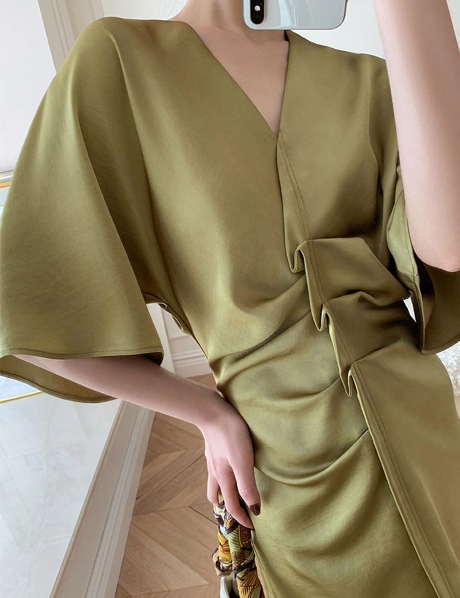 Đầm Lụa Xanh Rêu Cổ V Nhún Eo Sang Trọng, DK8606 - Ảnh 3